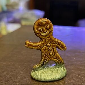 Red Rose Wade Whimsies: Gingerbread Man figurine from the Nursery Rhymes series